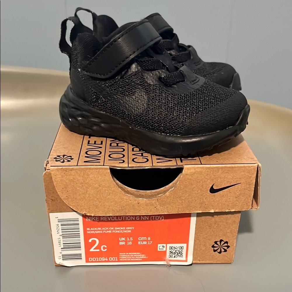Nike Kids Black Sneakers with Hook-and-Loop Strap